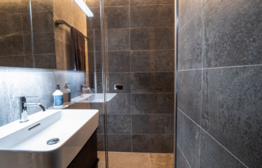 Lot A2 : Appartement neuf et meublé dans les Résidences Tsatela – A vendre