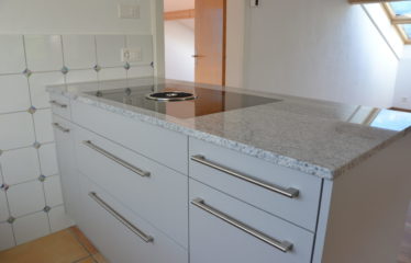 Appartement aux combles d’un immeuble – à louer à Corin-de-la-Crête