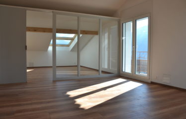 Appartement aux combles d’un immeuble – à louer à Corin-de-la-Crête