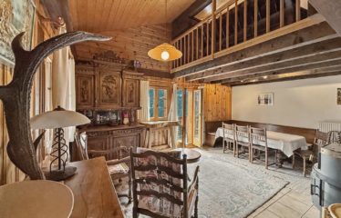 Chalet jumelé avec studio indépendant et belle vue dégagée – à vendre
