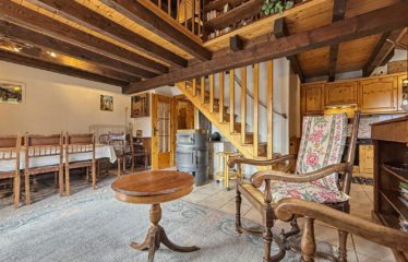 Chalet jumelé avec studio indépendant et belle vue dégagée – à vendre