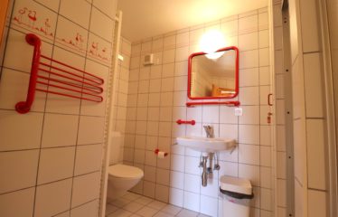 Chalet mitoyen avec studio indépendant et vue dégagée – à vendre