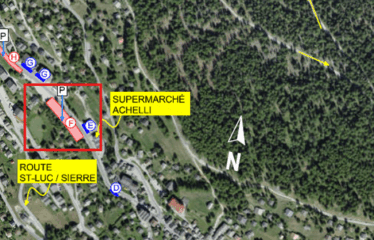 Place de Parc à l&rsquo;entrée du village – St-Luc