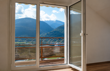 Appartement aux combles d&rsquo;un immeuble – à Corin-de-la-Crête