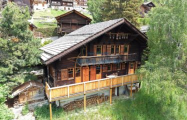 Superbe chalet et ses deux raccards – à vendre
