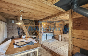 Superbe chalet et ses deux raccards – à vendre