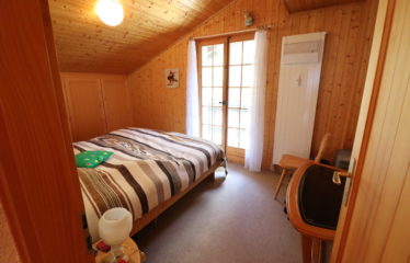 Appartement 2,5 pièces sous les combles idéalement situé à l&rsquo;entrée de St-Luc – à vendre