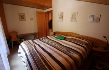 Appartement 2,5 pièces sous les combles idéalement situé à l&rsquo;entrée de St-Luc – à vendre