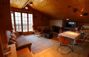 Appartement 2,5 pièces sous les combles idéalement situé à l&rsquo;entrée de St-Luc – à vendre